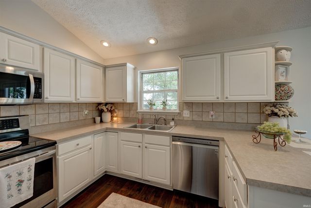 104 Southgate Drive, Newburgh, IN 47630