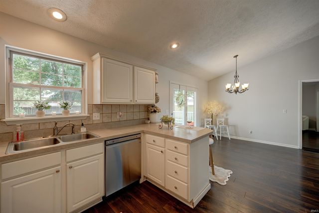 104 Southgate Drive, Newburgh, IN 47630