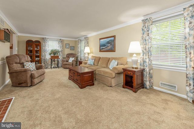 306 WESTWOOD DR, West Deptford, NJ 08096