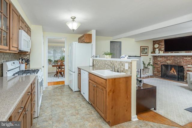 306 WESTWOOD DR, West Deptford, NJ 08096