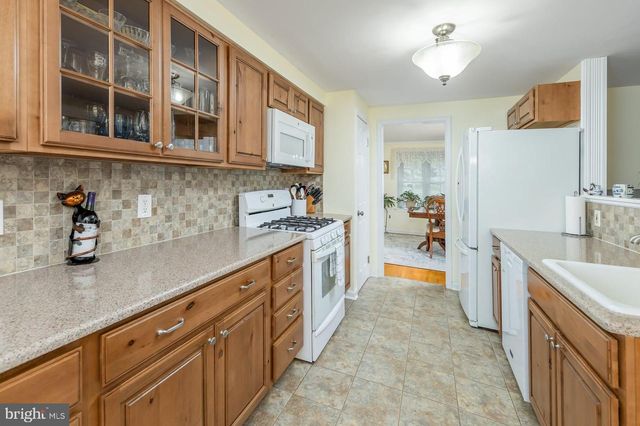 306 WESTWOOD DR, West Deptford, NJ 08096