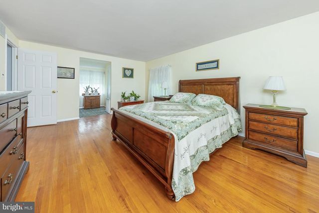 306 WESTWOOD DR, West Deptford, NJ 08096