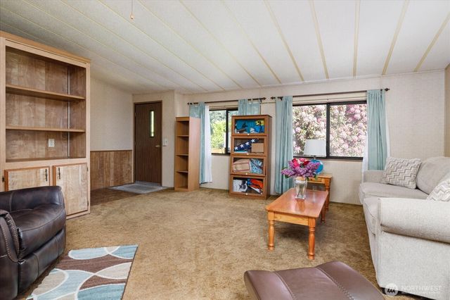 2172 Norman Drive, Oak Harbor, WA 98277