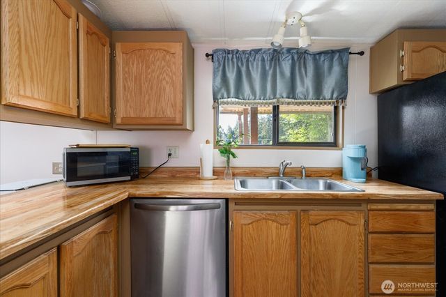 2172 Norman Drive, Oak Harbor, WA 98277