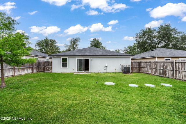 7828 HAMMOND Boulevard, Jacksonville, FL 32220
