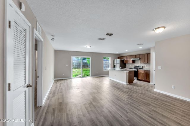 7828 HAMMOND Boulevard, Jacksonville, FL 32220