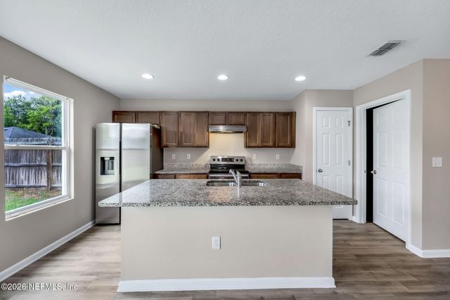 7828 HAMMOND Boulevard, Jacksonville, FL 32220