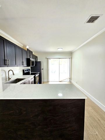 4780 Orleans Court B, West Palm Beach, FL 33415