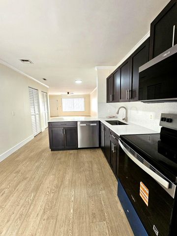 4780 Orleans Court B, West Palm Beach, FL 33415