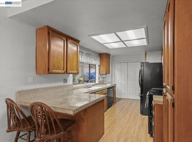 5894 Land View Dr, Stockton, CA 95219