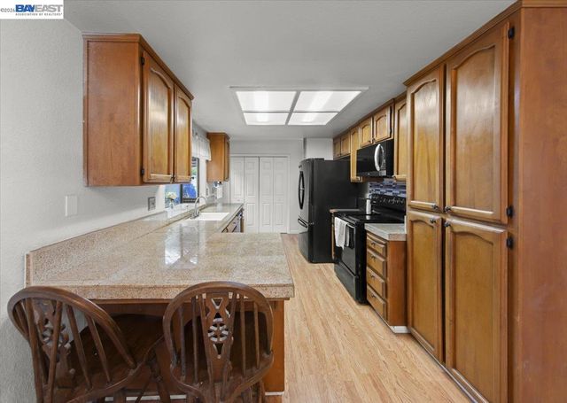 5894 Land View Dr, Stockton, CA 95219