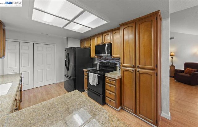 5894 Land View Dr, Stockton, CA 95219