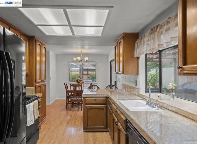 5894 Land View Dr, Stockton, CA 95219