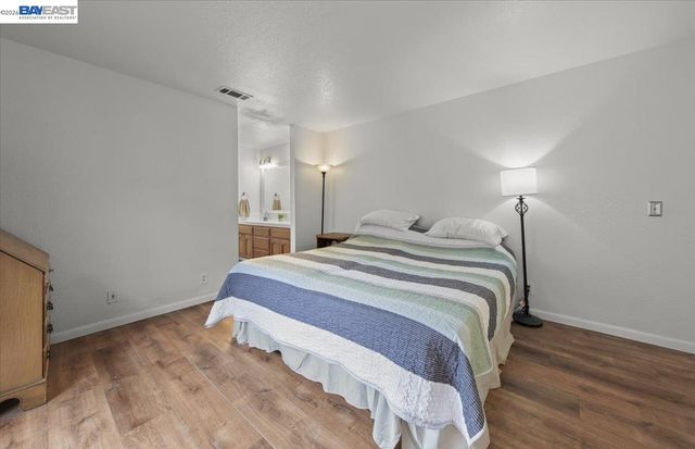 5894 Land View Dr, Stockton, CA 95219