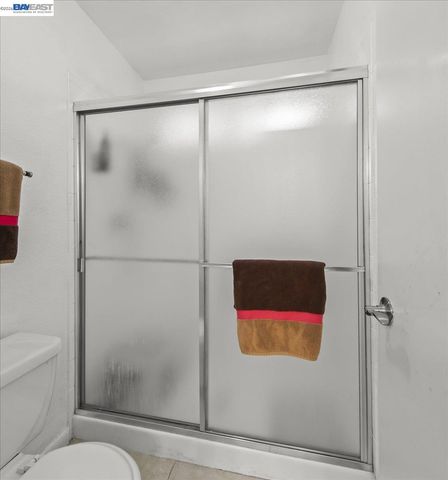 5894 Land View Dr, Stockton, CA 95219