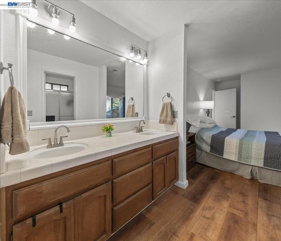 5894 Land View Dr, Stockton, CA 95219