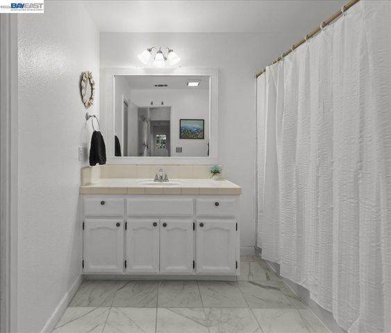 5894 Land View Dr, Stockton, CA 95219