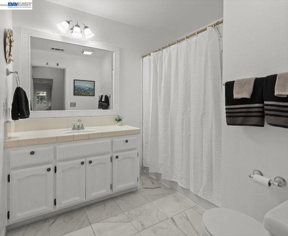 5894 Land View Dr, Stockton, CA 95219