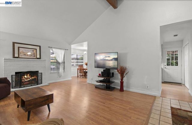 5894 Land View Dr, Stockton, CA 95219