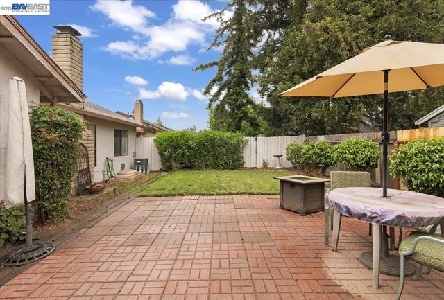 5894 Land View Dr, Stockton, CA 95219