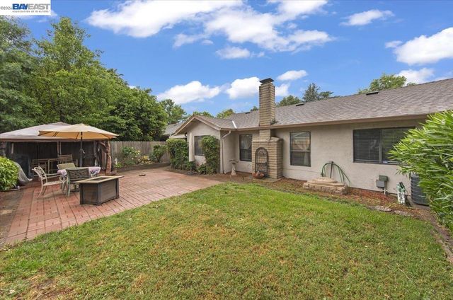 5894 Land View Dr, Stockton, CA 95219