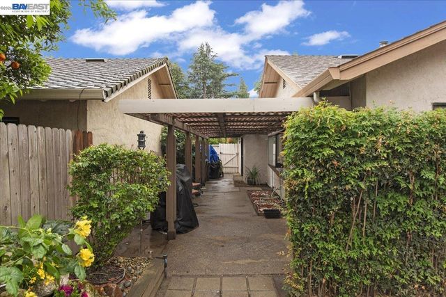 5894 Land View Dr, Stockton, CA 95219