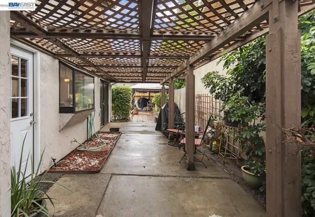 5894 Land View Dr, Stockton, CA 95219