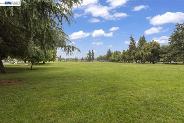 5894 Land View Dr, Stockton, CA 95219