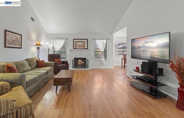 5894 Land View Dr, Stockton, CA 95219