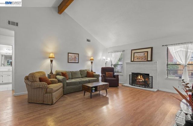 5894 Land View Dr, Stockton, CA 95219