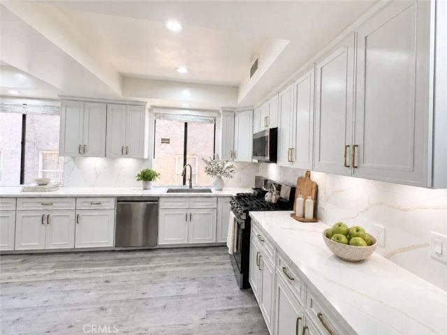 235 S Tower 108, Beverly Hills, CA 90211
