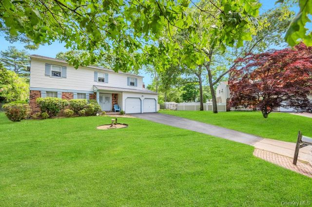 32 Chatham Woods Drive, Centereach, NY 11720
