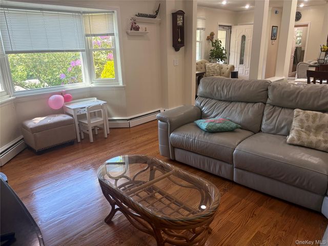 650 Warren Avenue, Thornwood, NY 10594