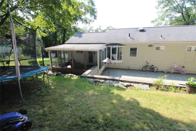 650 Warren Avenue, Thornwood, NY 10594