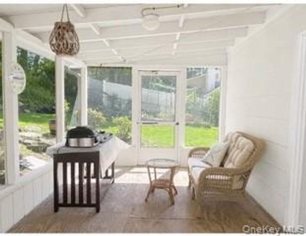 650 Warren Avenue, Thornwood, NY 10594