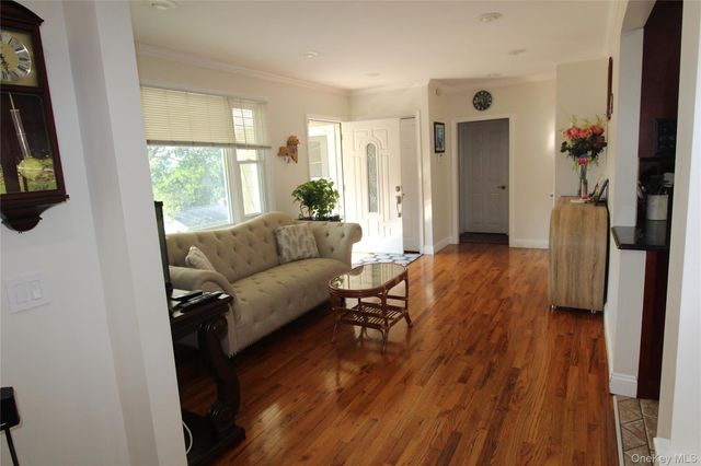 650 Warren Avenue, Thornwood, NY 10594