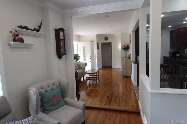 650 Warren Avenue, Thornwood, NY 10594
