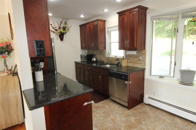 650 Warren Avenue, Thornwood, NY 10594