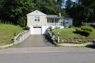 650 Warren Avenue, Thornwood, NY 10594