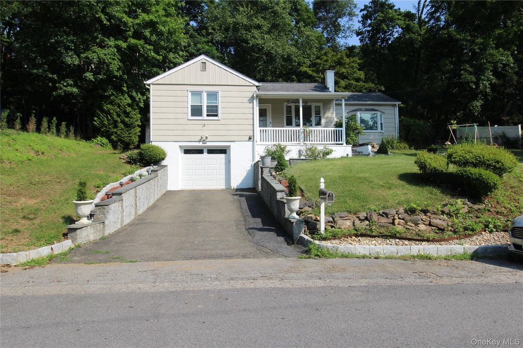 650 Warren Avenue, Thornwood, NY 10594