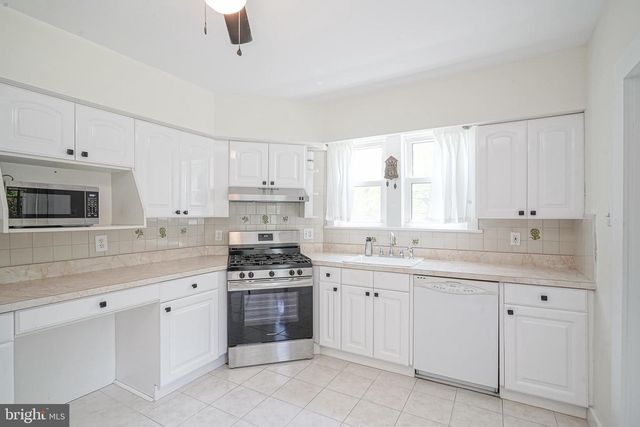 158 WYOMING AVE, Audubon, NJ 08106