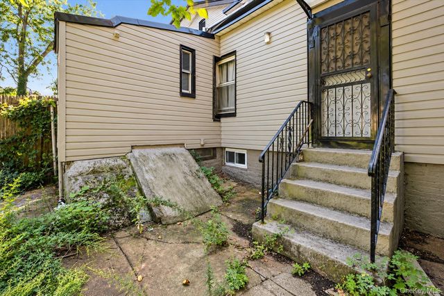 681 E 240th Street, Bronx, NY 10470