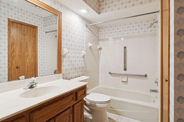 2684 Lake Court Drive 68, Mounds View, MN 55112