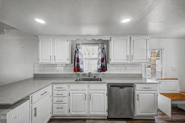 535 S ALMA SCHOOL Road 17, Mesa, AZ 85210