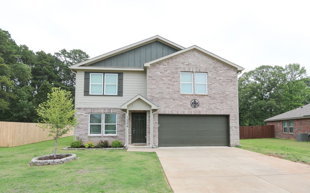 1206 River Oaks Lane, Chandler, TX 75758