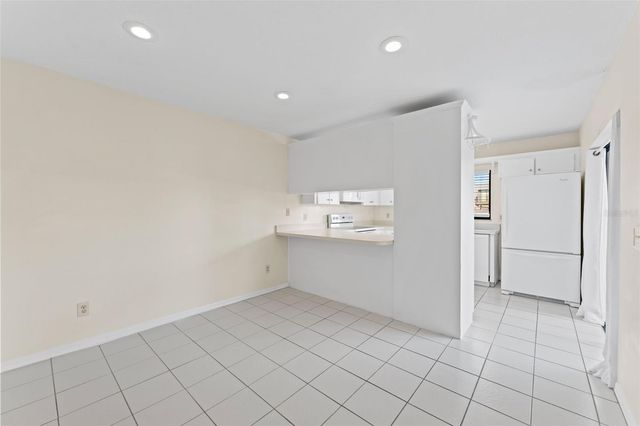 15233 W POND WOODS DRIVE 404, Tampa, FL 33618