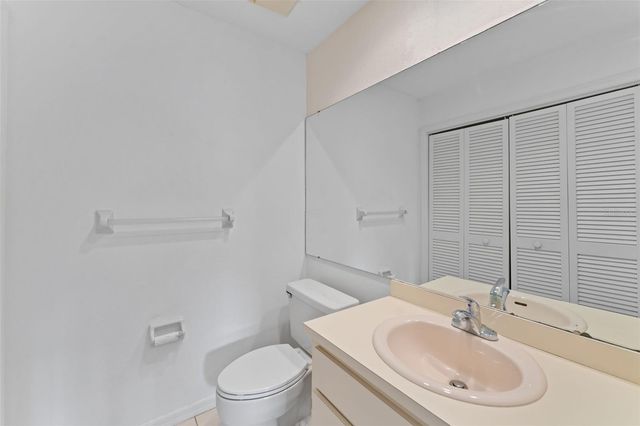 15233 W POND WOODS DRIVE 404, Tampa, FL 33618