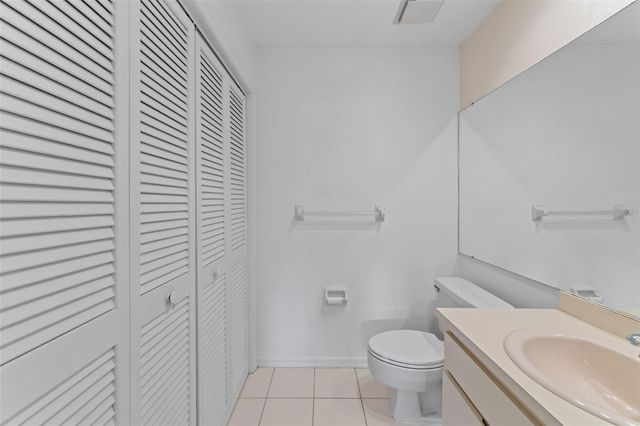 15233 W POND WOODS DRIVE 404, Tampa, FL 33618