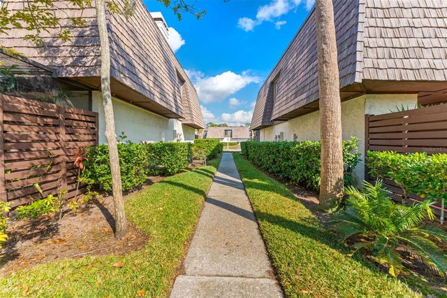 15233 W POND WOODS DRIVE 404, Tampa, FL 33618