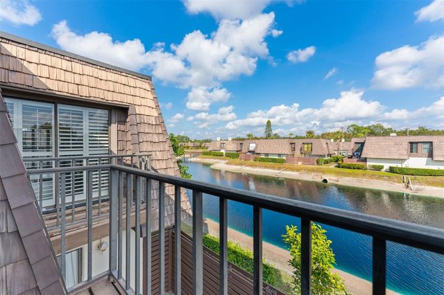 15233 W POND WOODS DRIVE 404, Tampa, FL 33618